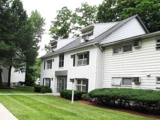 12 Arbor Hill Dr, Pleasant Valley, NY 12569