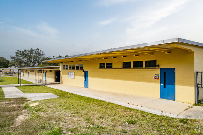 Clermont Elementary School located in Clermont.