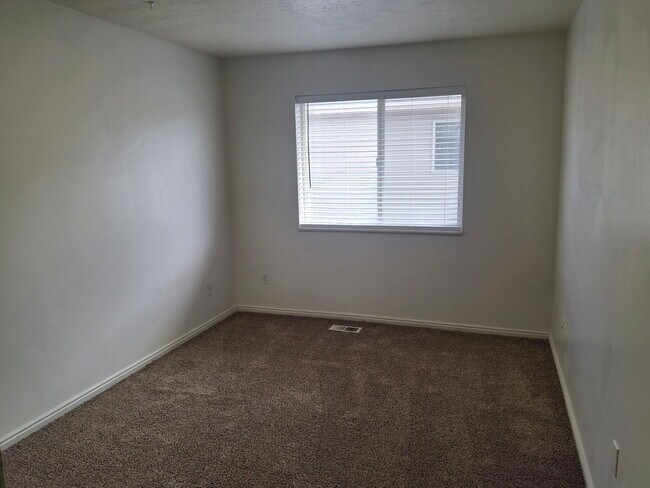 1376 N 260 W, Logan, UT 84341 - photo 7