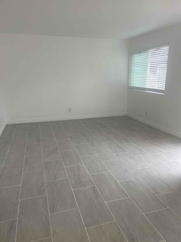 16881 Sims Ln, Huntington Beach, CA 92649 - photo 2