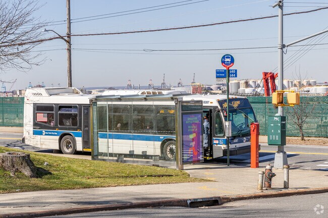 The s54, s40, and s44 buses connect New Brighton with the ferry station at Saint George.