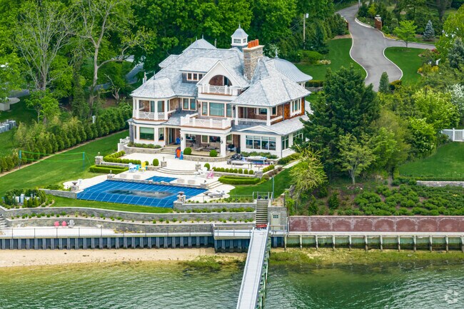 This mansion in Cove Neck is ready for any occasion.
