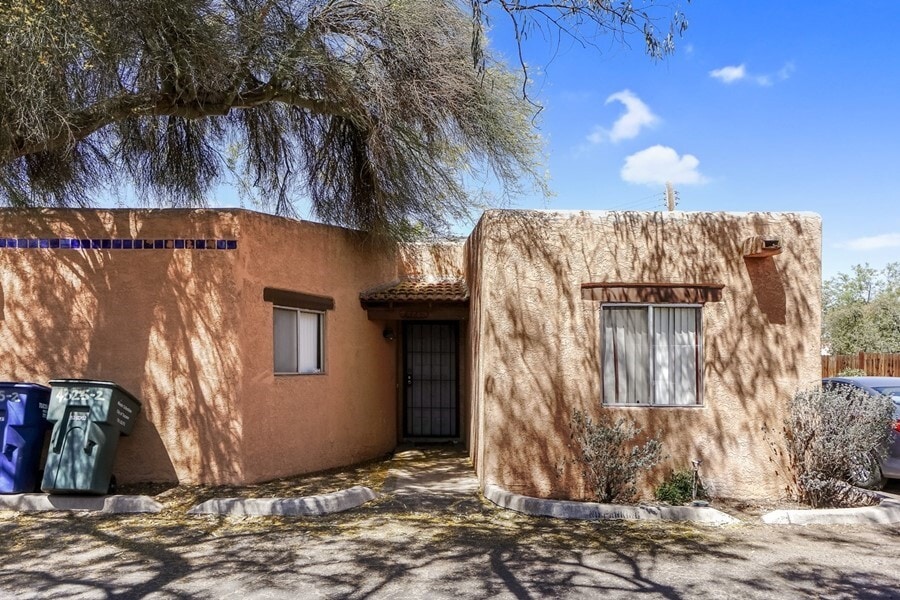 Spacious 2BR/1BA-Central Location