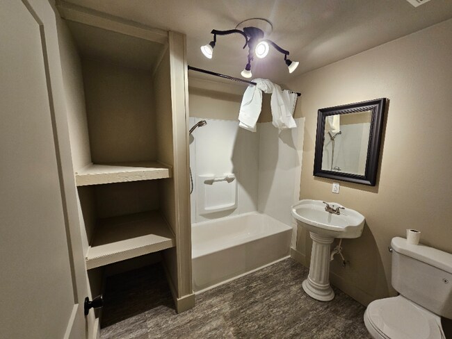 704 NE Front St, Hoxie, AR 72433 - photo 5