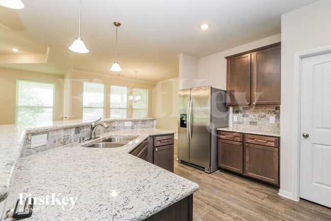 16033 Deer Pines Dr, Conroe, TX 77303 - photo 6