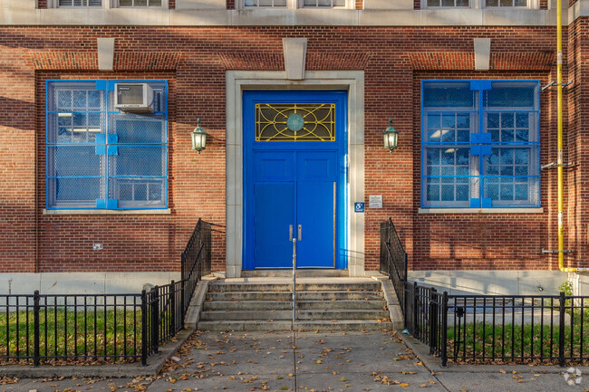 PS 64Q has a student-teacher ratio of 15 to 1.