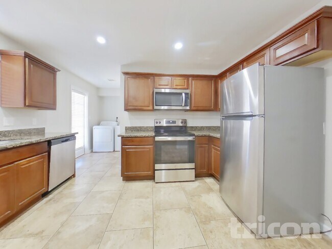 9215 N 39th Dr, Phoenix, AZ 85051 - photo 6