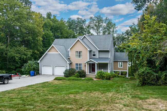 Older homes along Lake Coventry tend to be small, but new ones are sometimes larger.
