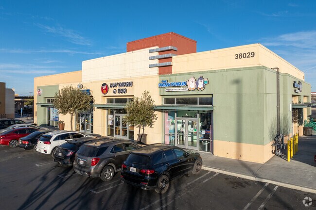 The 47th Street Pavilion is a one-stop-shop center for clothing, home goods, dining, and groceries in Palmdale.