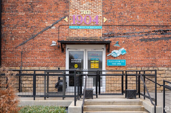 The 1904 is an eclectic collection of charming local businesses nestled within the beautifully preserved historic Braselton Brothers building, which stands proudly at the center of town.