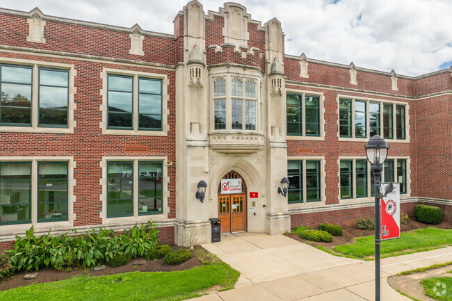 Students in grades K-3 attend Cochran Elementary School.