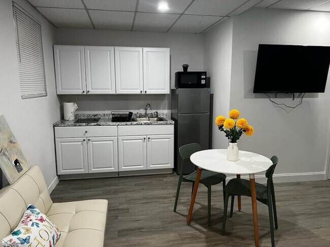 470 SW 7th St unit ID1056540P, Miami, FL 33130 - photo 2