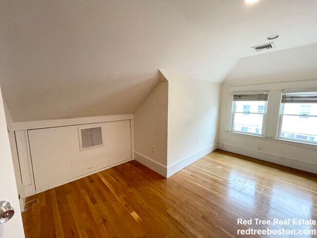 11 Sunset St unit 3, Roxbury Crossing, MA 02120 - photo 6