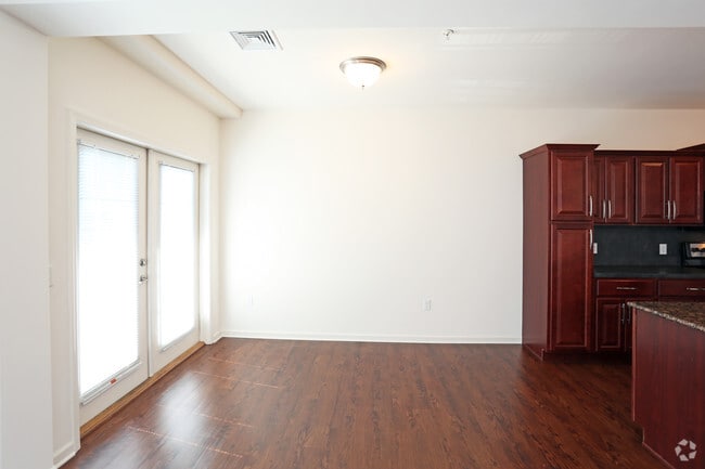 Paramount- Dining Area