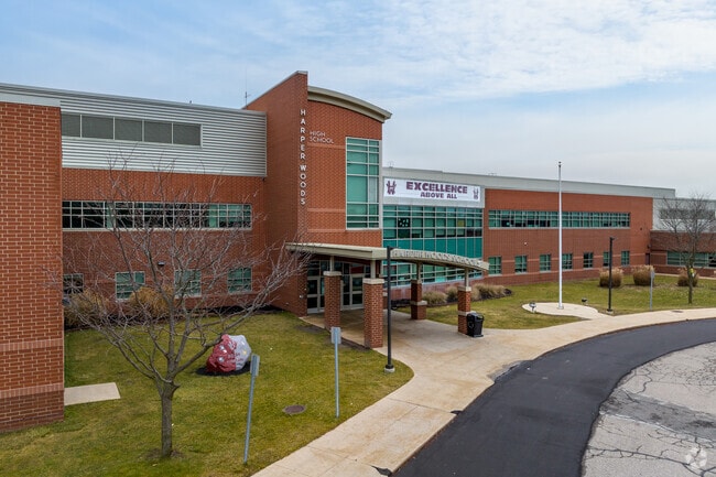 Harper Woods High School is well rated and features small class sizes.