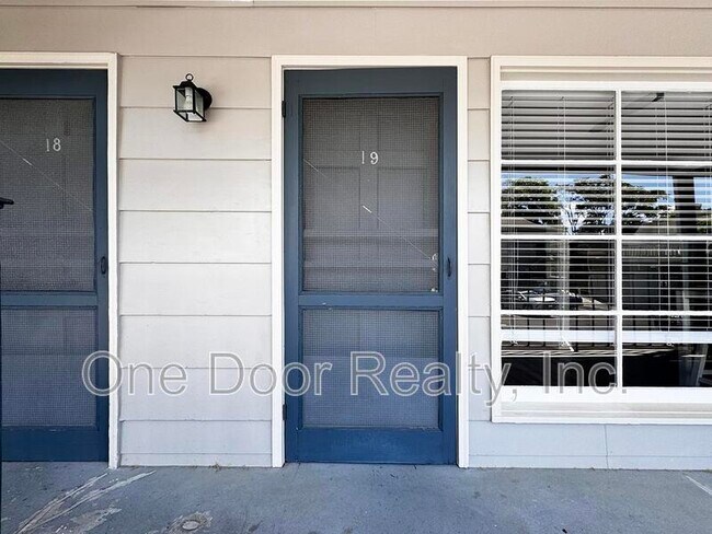 732 Scotland St unit 19, Williamsburg, VA 23185 - photo 2