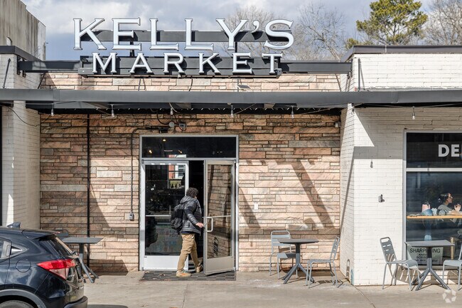 Kelly's Market is a small speciality grocer in Downtown Decatur, offering an assortment of food items.