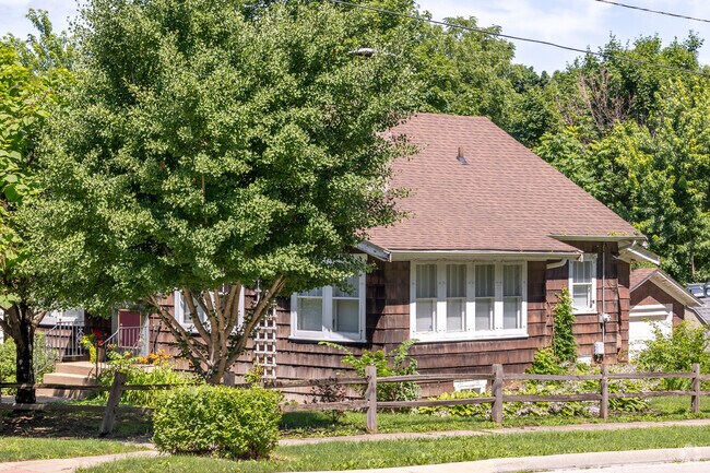 Wood-shingle siding gives Jackson Oaks homes a textured Cape Cod look.