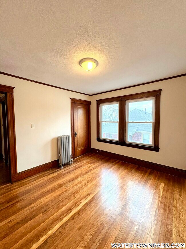 9 Edgecliff Rd unit 2, Watertown, MA 02472 - photo 2