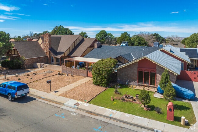 Home prices range from $500,000 to $900,000 in Arroyo del Oso North.