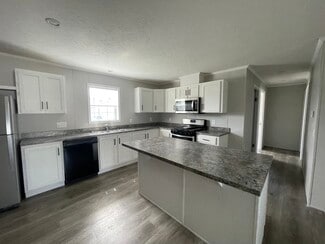 69 Ashley Cir, Swartz Creek, MI 48473