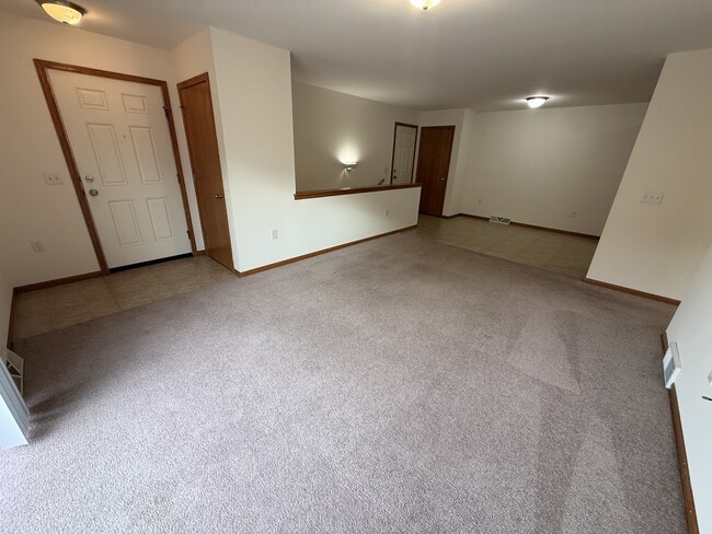 1205 Temple Dr, Mount Horeb, WI 53572 - photo 3