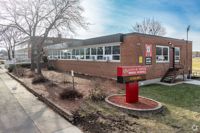Edith Smith Middle School is a public school in Waukegan with a student teacher ratio of 10-1.