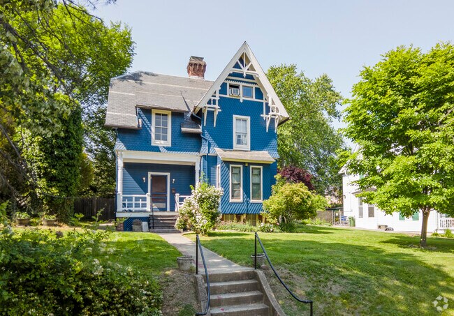 Many homes in Waverly have beautiful architectural details.