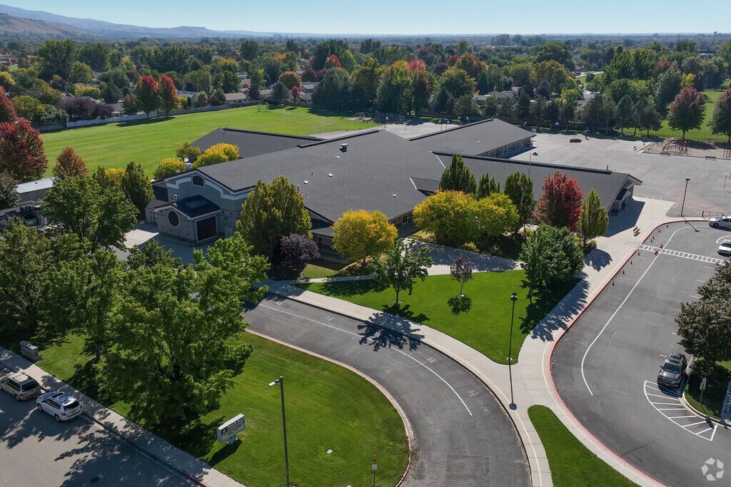 Dropping off and picking up your students is made easy at Shadow Hills Elementary School.