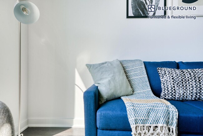 11850 Freedom Dr unit FL12-ID844, Reston, VA 20190 - photo 4