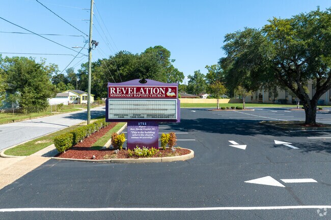 Revelation Christian School is located at1711 Taylor Ln, Mobile, AL 36605.