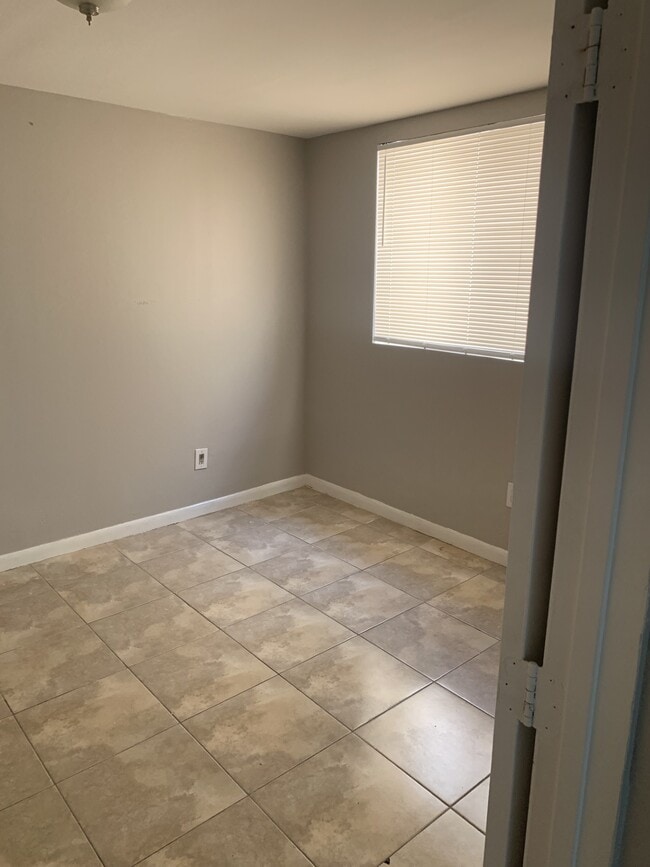 1036 SW 3rd St, Miami, FL 33130 - photo 4