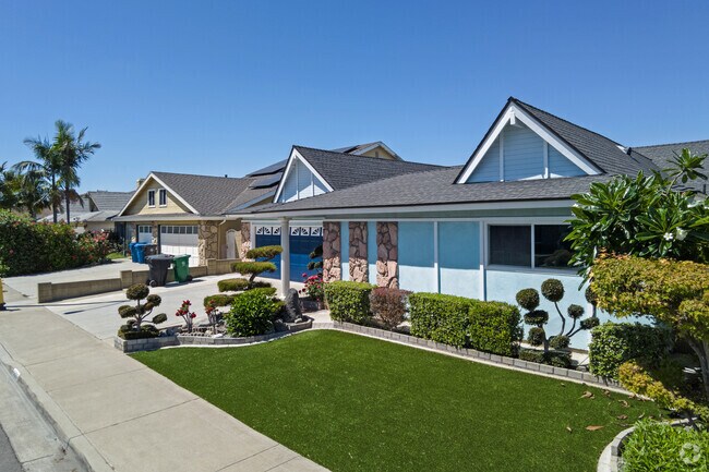 Brightly painted homes in Star View reflect the neighborhood’s creative personal style.