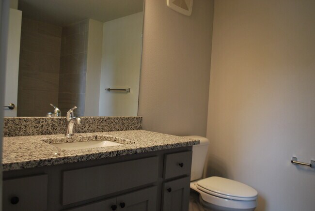 Discounted Rent for the Month of December - Immediate Move In!, Des Moines, IA 50311 - photo 4