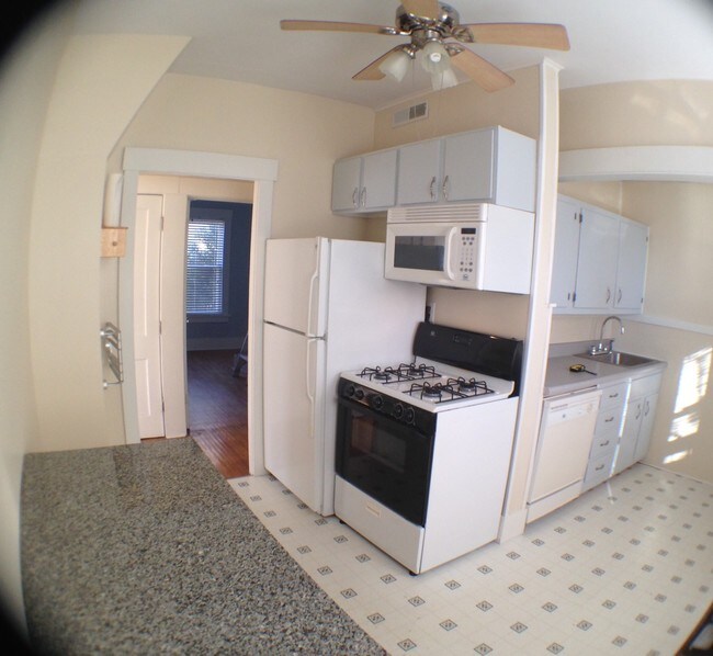 1211 E 9th St unit 1, Davenport, IA 52803 - photo 4