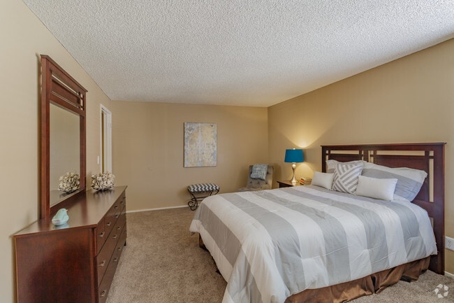 1BR, 1 Loft, 2BA - 1,300 SF