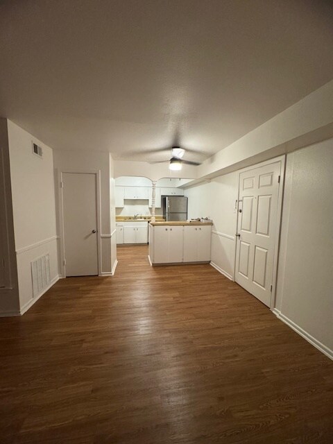 Entry/kitchen