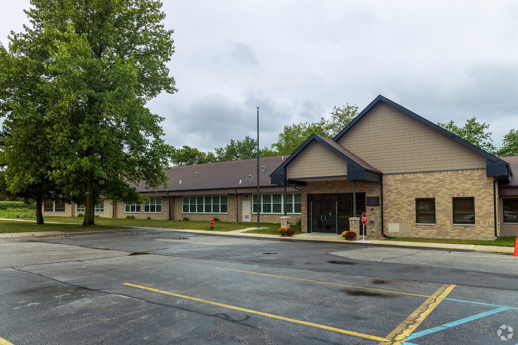 Aquinas Catholic Community School provides private education in 
East Merrilville