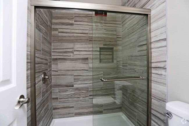 2BR,2BA - 1010SF - BATHROOM