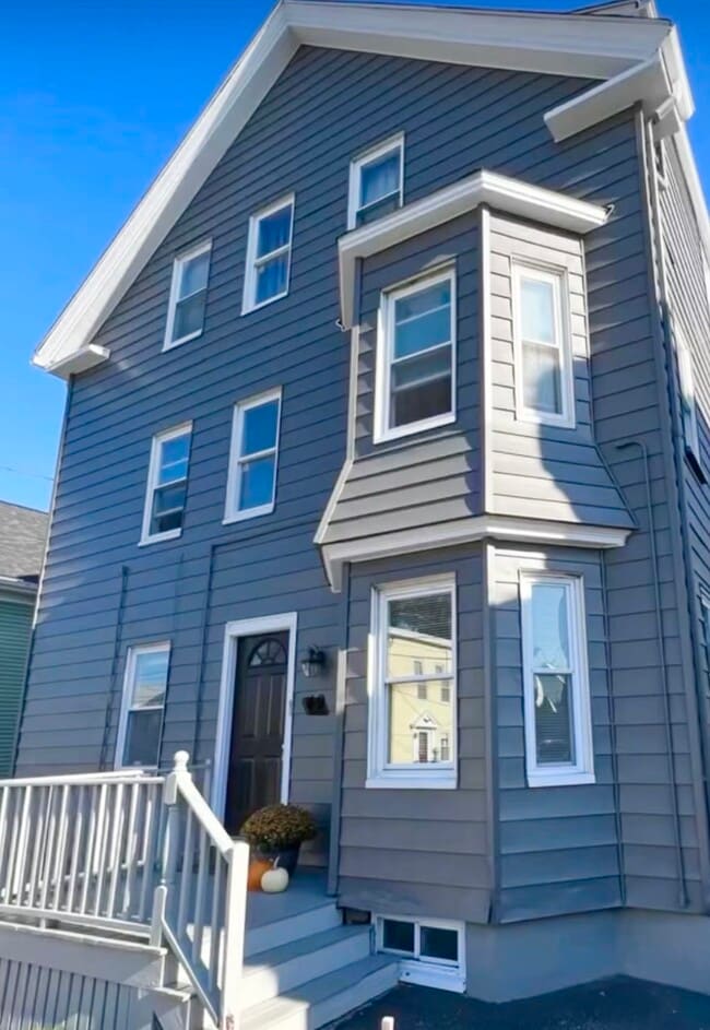 49 Lawrence St unit Apartment 2, Salem, MA 01970 - photo 2