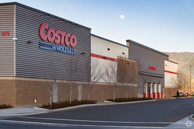 Ukiah offers the full range of big-box stores on the southern side of town to avoid any distraction from locally owned businesses.