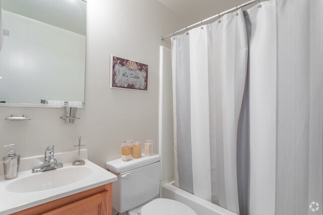 2 BD, 1 BT - Model - Townhouse