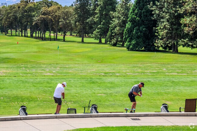 Oak Knoll Golf Course is an excellent place to learn how to golf in Croman Mill.
