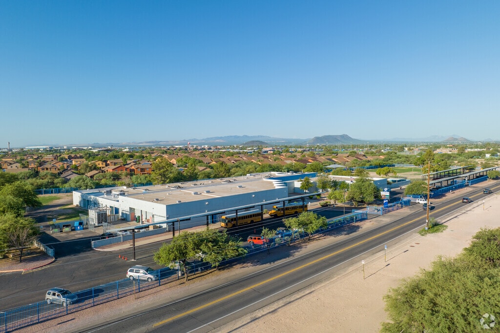 Los Amigos Elementary School serves grades K-5 in Tucson, Arizona.