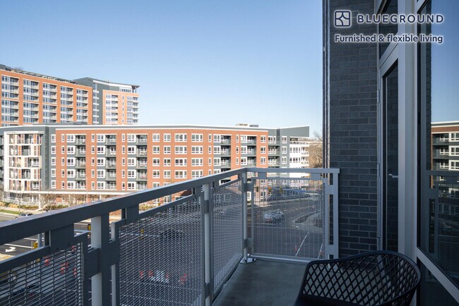 7480 Birdwood Ave unit FL4-ID772, McLean, VA 22102 - photo 4
