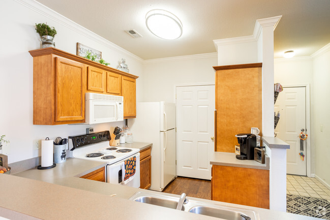 2BR, 2BA - 1,093 SF
