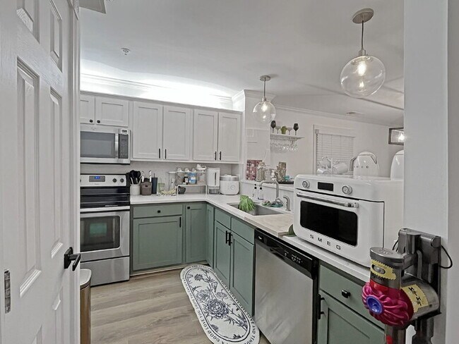 429 Montgomery St unit A, Savannah, GA 31401 - photo 4