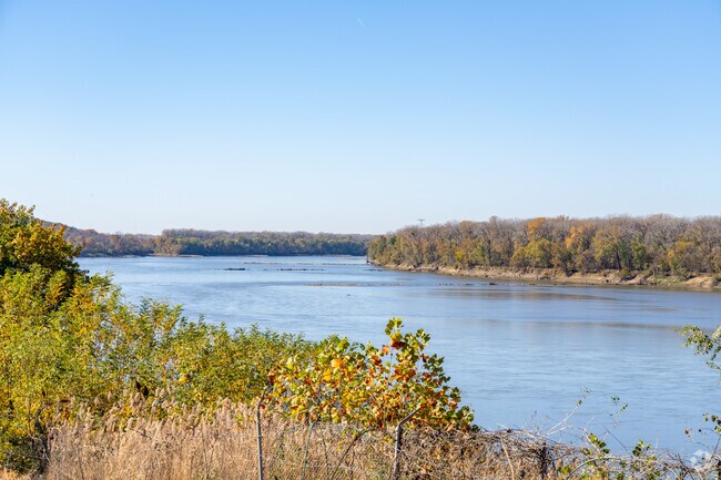 Enjoy scenic views of the Missouri River along the Sunset Park overlook trail.