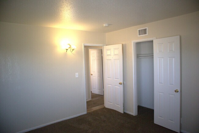 45515 3rd St E, Lancaster, CA 93535 - photo 6