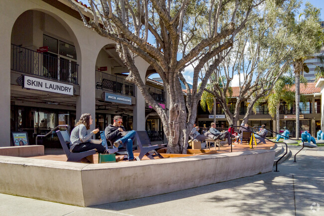 Enjoy the outdoor dining at The Pruneyard in Downtown Campbell.